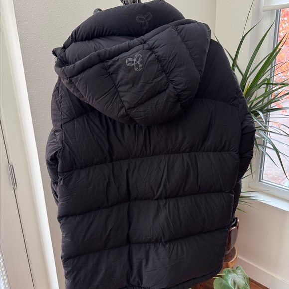 Aritzia Super Puff jacket - Picture 3 of 4